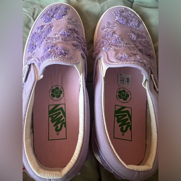 CLASSIC SLIP-ON VANS X EM ON HOLIDAY, SIZE 5.5 - Picture 3 of 9